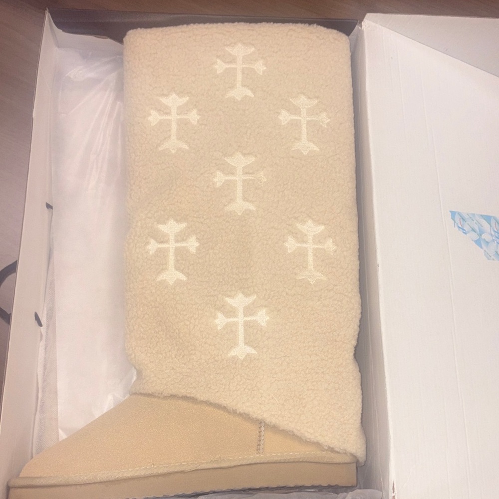 Fashion Nova Cream Shearling Boots